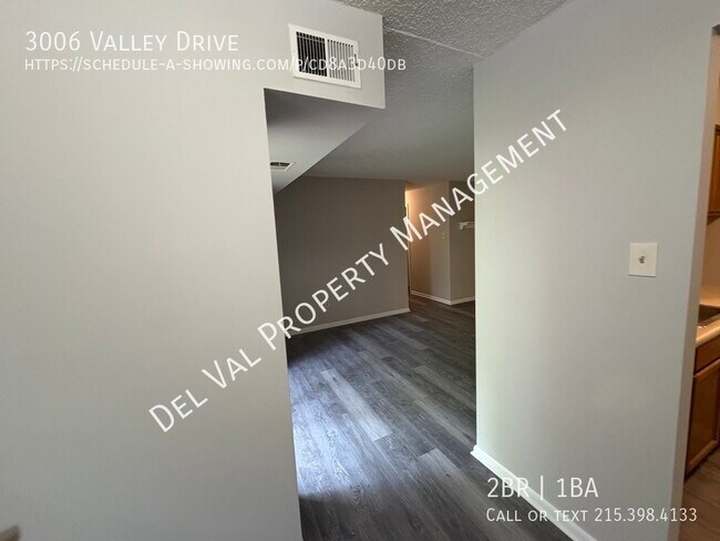 Building Photo - 3006 Valley Dr