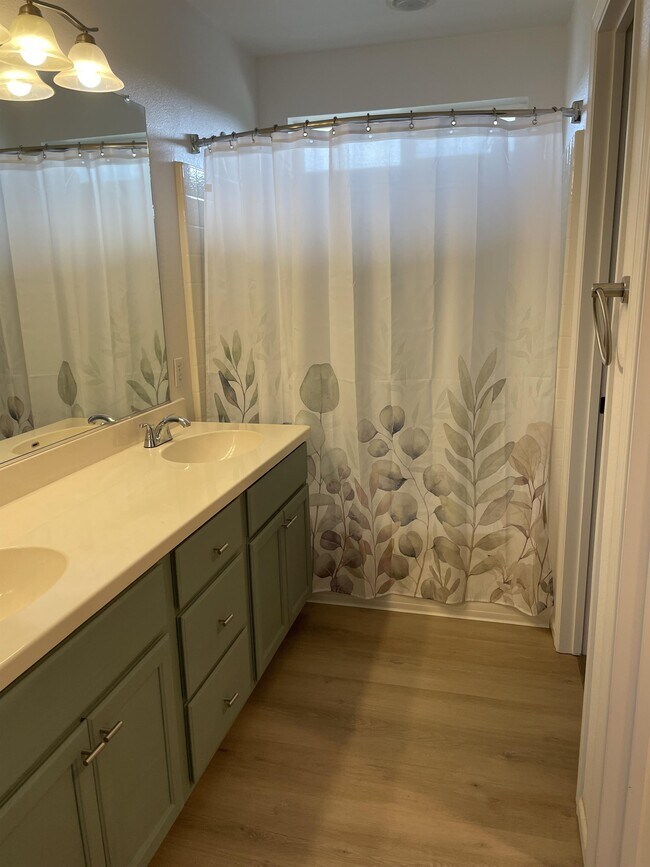 Building Photo - 1635 Hamlet Ln