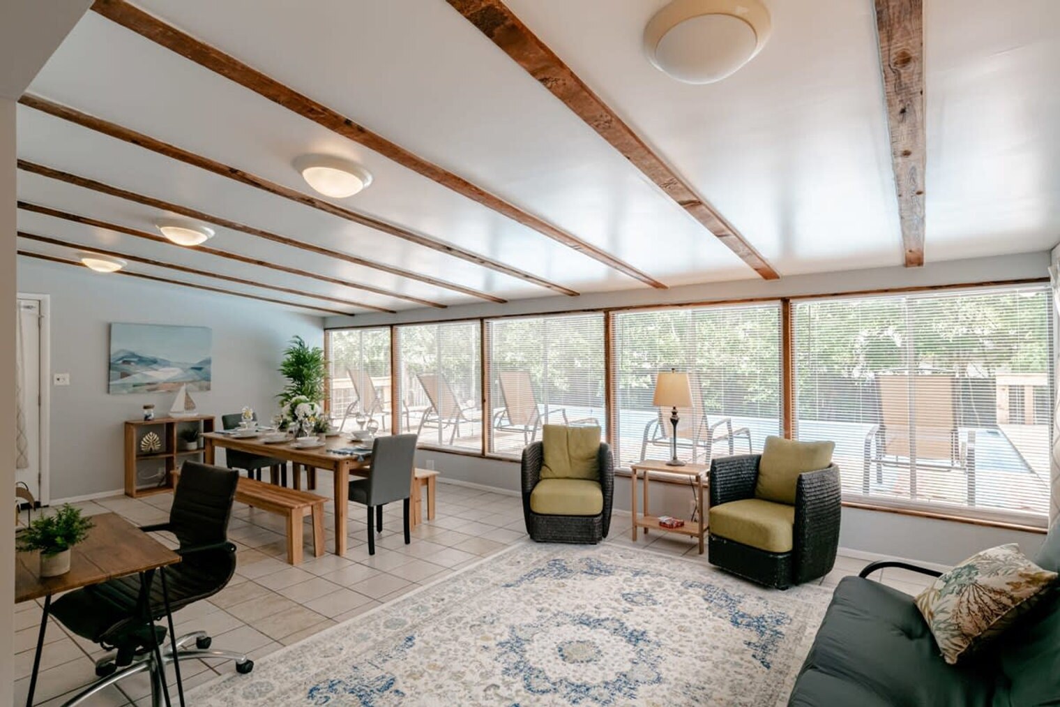 Building Photo - 304 N University Blvd