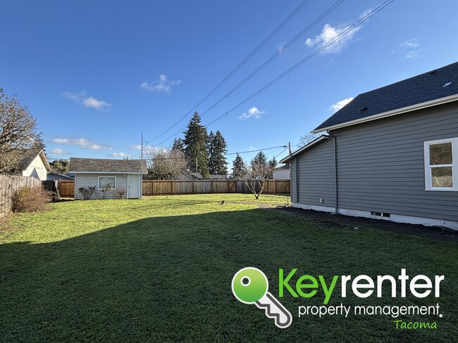 Building Photo - One of a Kind Multi-level Home in Tacoma!