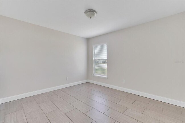 Building Photo - 2036 Hillview Cir