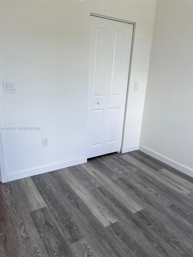 Building Photo - 20564 NE 5 PL