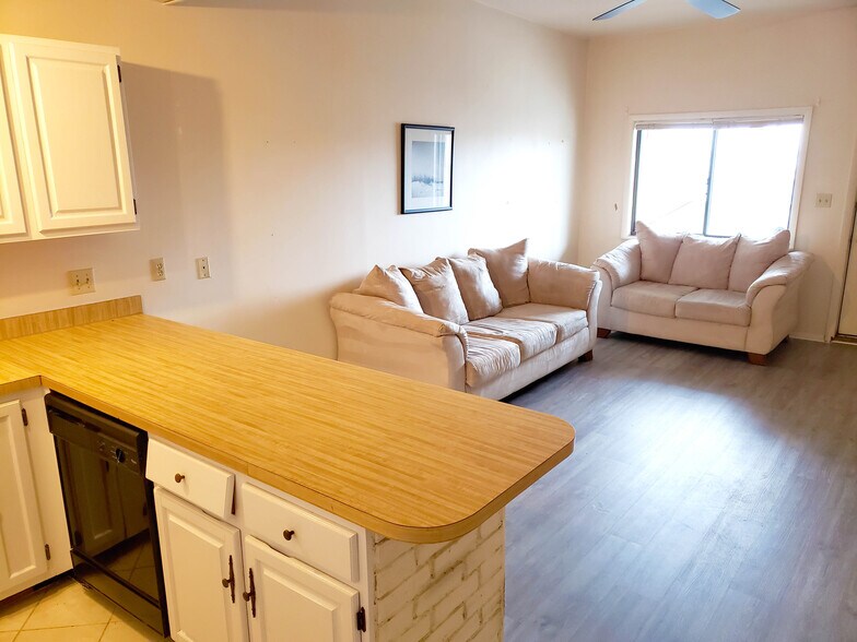 Building Photo - 721 142nd St