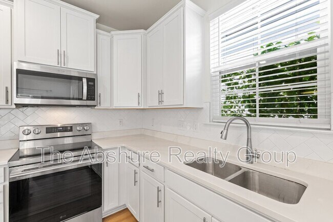 Building Photo - 404 Avery Glenn Way
