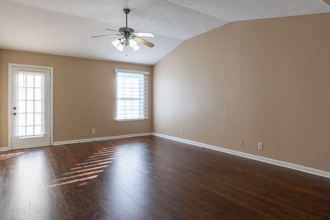 Building Photo - 102 Brandi Ct