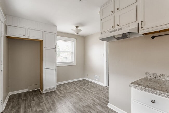 Building Photo - AVOID SCAMMERS!! WE DO NOT POST ON CRAIGSLIST!! Charming 2 Bedroom, 1 Bath brick home a block fro...