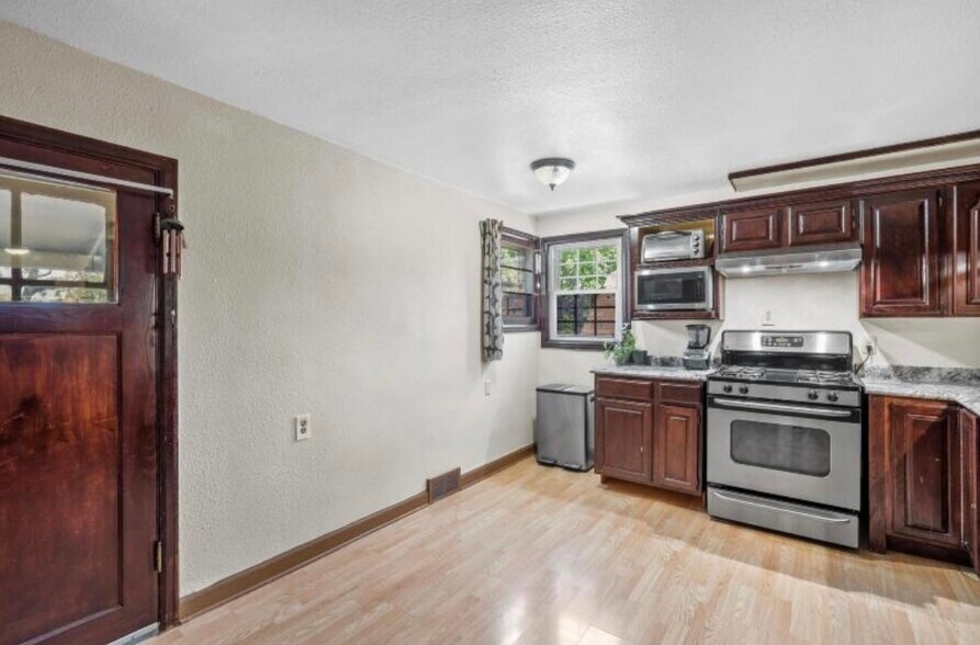 Building Photo - 2049 S 77th St