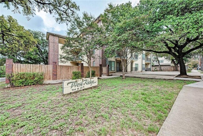 Building Photo - Central/UT 2/2 Apartments PRELEASE 8/15/2025