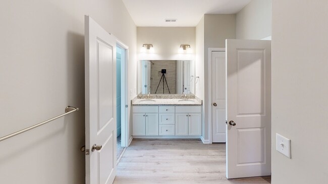 Building Photo - Wimbledon Village Cottages, Unit 12