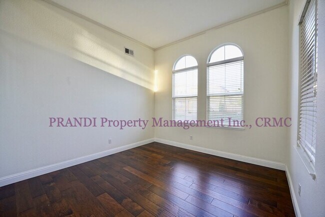 Building Photo - 14 Pizarro Ave