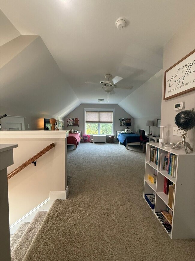 Building Photo - Available now. Amazing 4 BR/2.5 BA Home Available at Shellring at St Thomas Island!