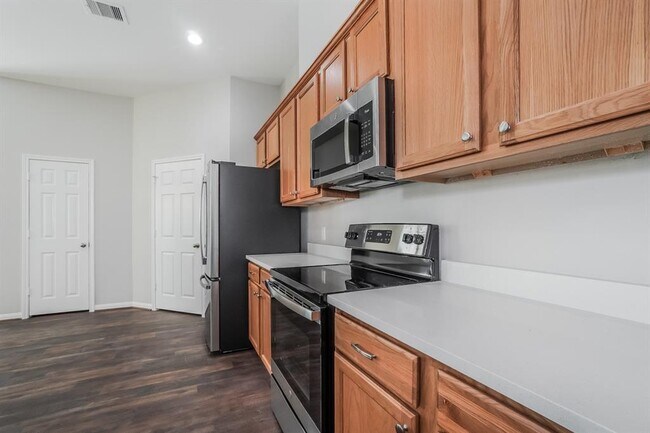 Building Photo - 1204 Chateau Woods Pkwy Dr