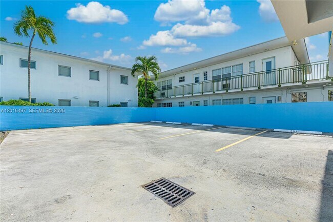 Building Photo - 8340 Harding Ave