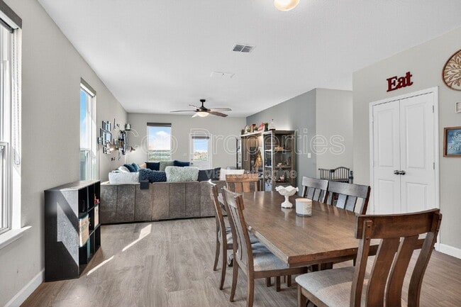 Building Photo - 7001 Lions Pk