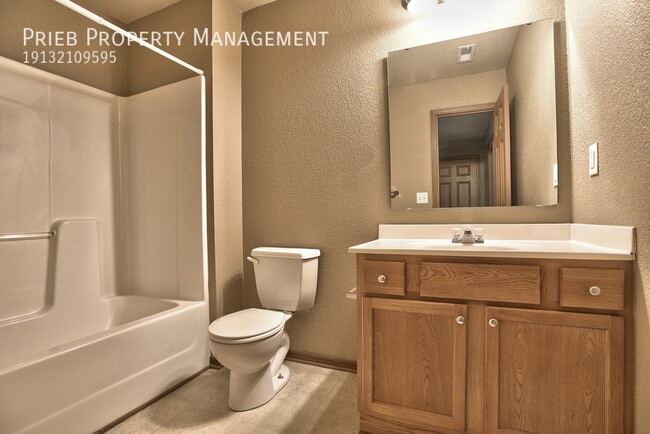 Building Photo - 856 S Woodson Ct