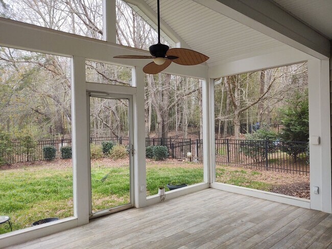 Building Photo - Beautiful, Corner Lot,  Ranch Style home l...