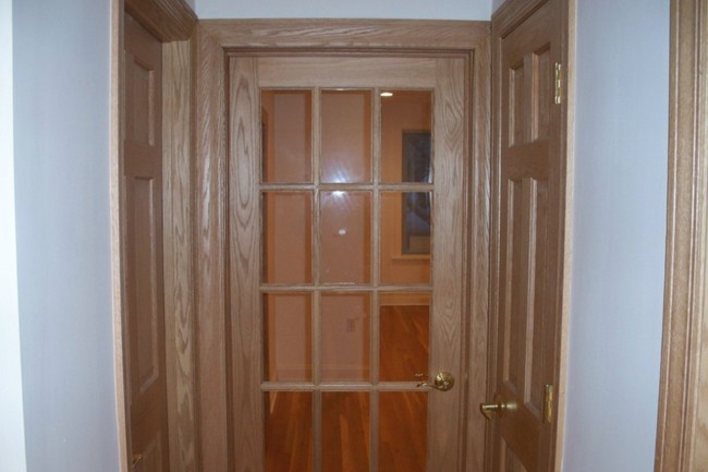 Hallway / French Door - 3626 N Leavitt St