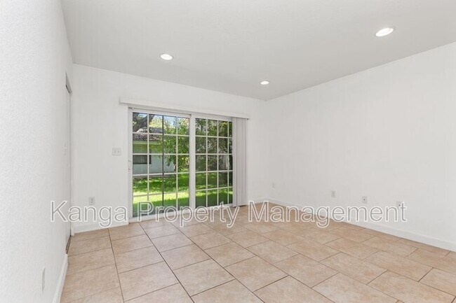 Building Photo - 3525 NW 114th Ln