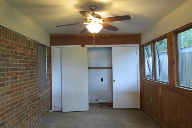 Building Photo - 340 West Dr