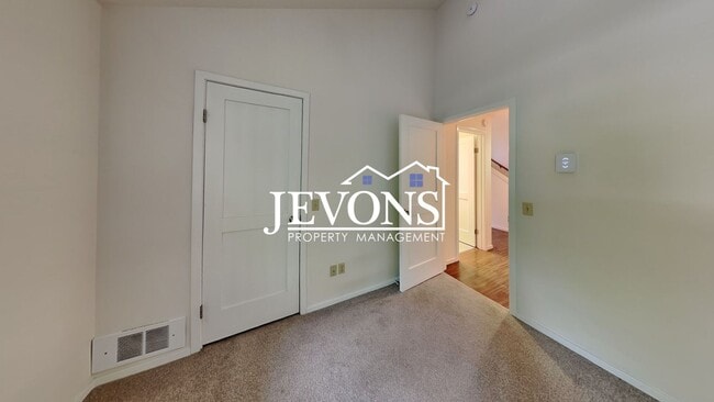 Building Photo - Top-floor 2-level condo with brand-new kitchen and ensuite bath – Utilities and internet included...