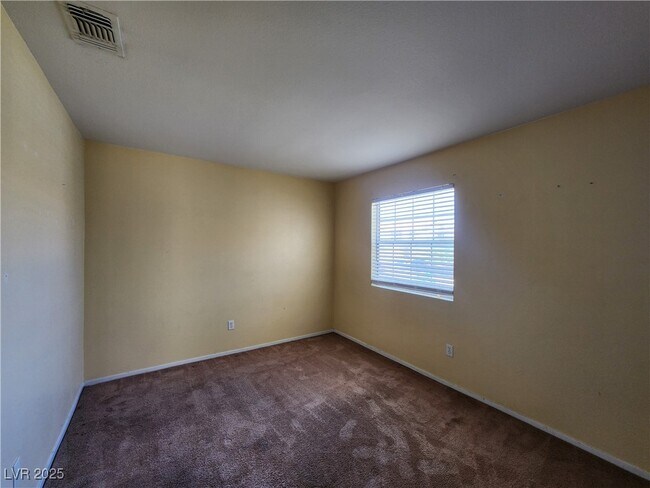 Building Photo - 8717 W Majestic Pine Ave
