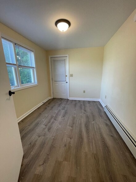 Building Photo - 68 Chase St