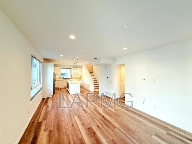 Building Photo - 4334 N Jimson Rd