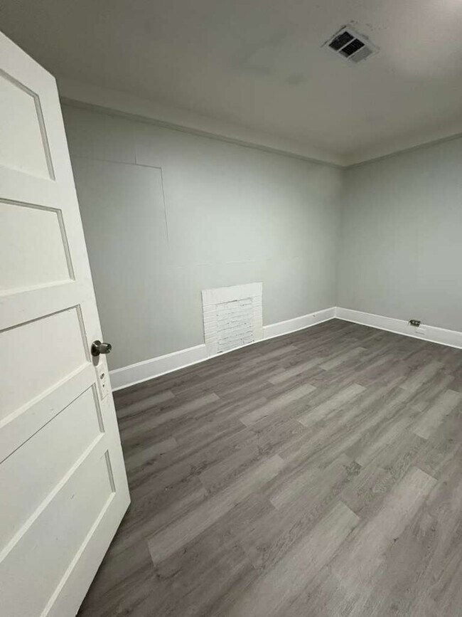 Building Photo - 309 3rd St