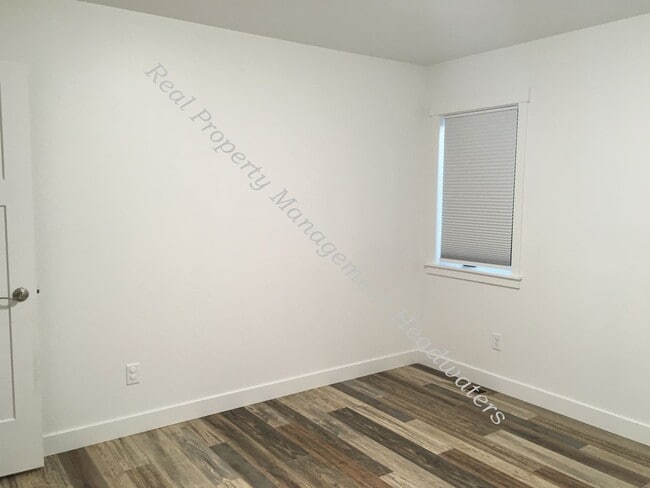 Building Photo - 3 Bedroom 2 Bath House For Rent