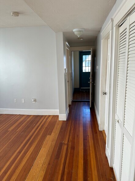 Building Photo - 237 Talbot Ave