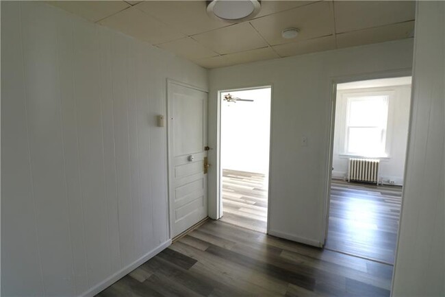 Building Photo - 1423 Hillsdale Ave
