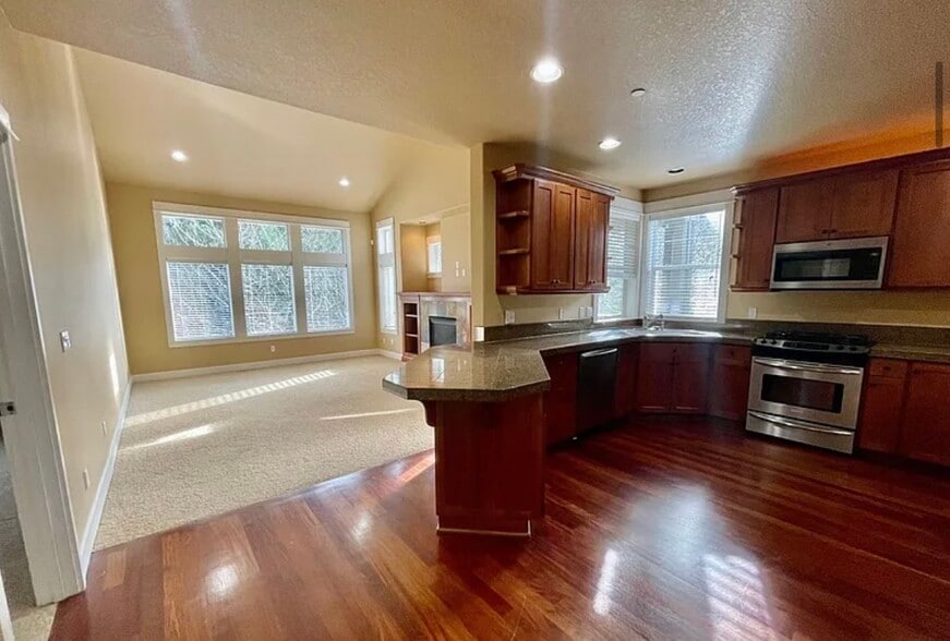 Building Photo - 8557 SE Bristol Park Dr