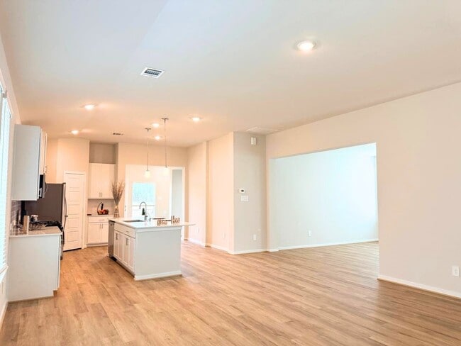 Building Photo - 16246 Parish Pointe Ct