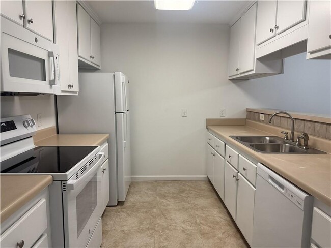 Building Photo - 294 Windridge Dr