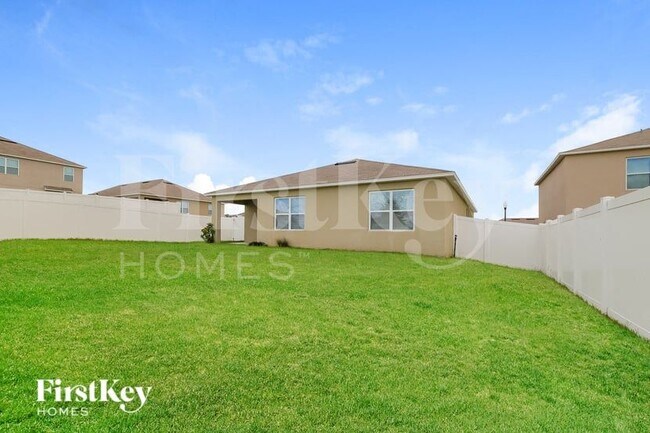 Building Photo - 401 Panda Pl