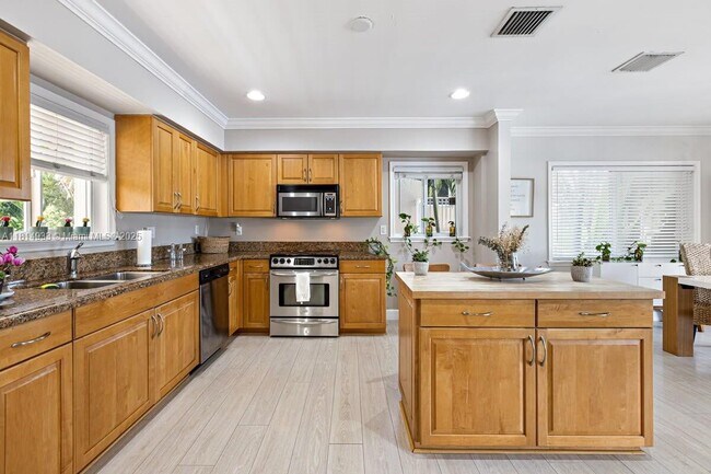 Building Photo - 65 Hendricks Isle