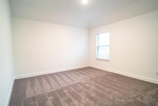 Building Photo - 3501 Jaulan St