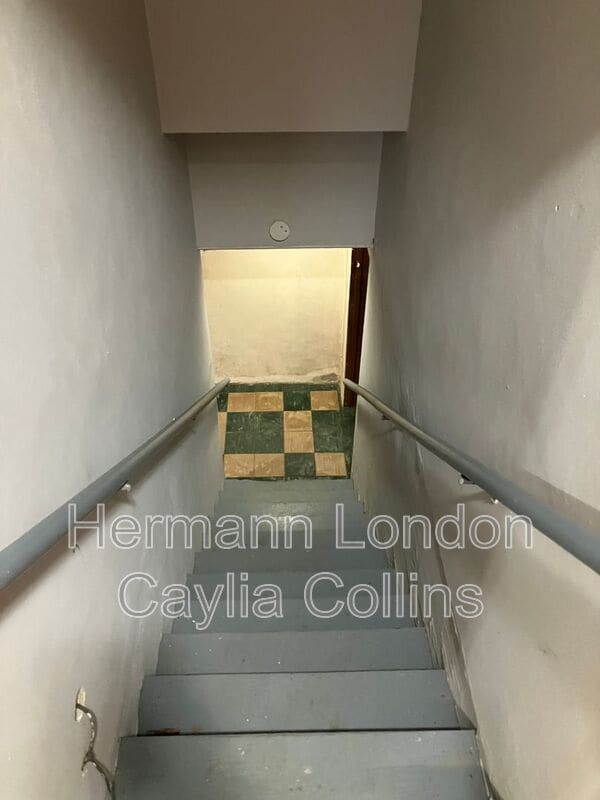 Building Photo - 360 S Harvey Ave