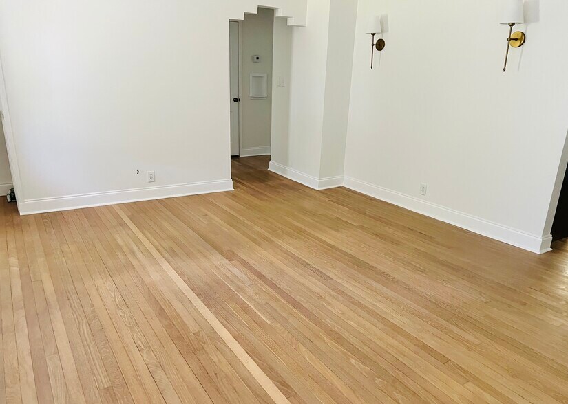 Living area - 6446 Dartmouth Ave N