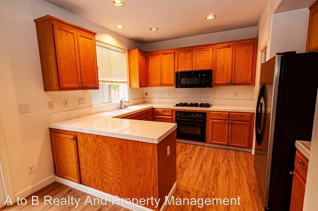 Building Photo - 3 br, 2.5 bath House - 2976 Stallion Way