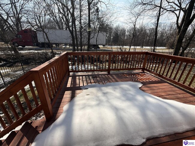 Building Photo - 115 Twin Oaks Dr