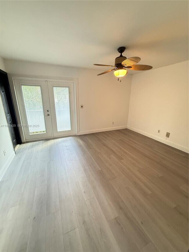 Building Photo - 9986 Royal Palm Blvd