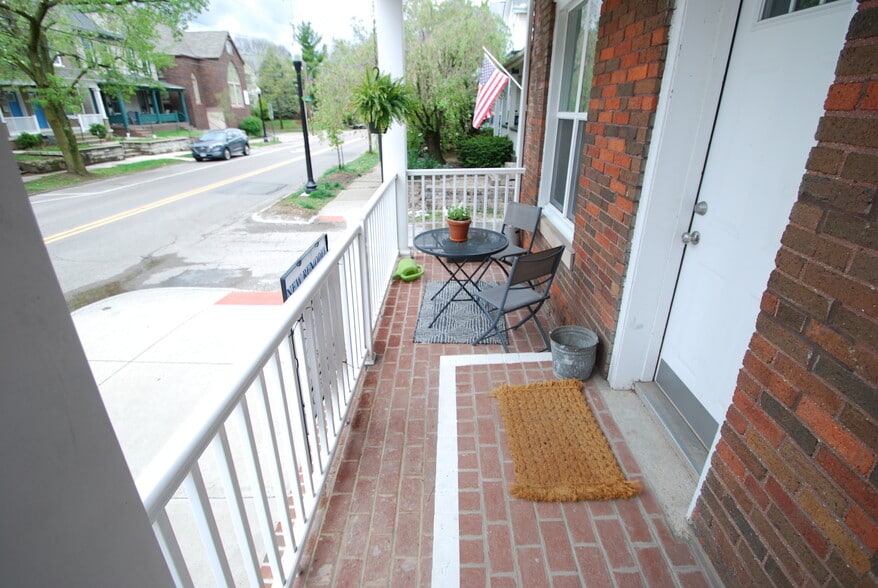 Building Photo - 452 W 3rd Ave