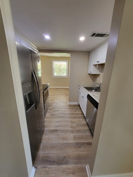 Living Room kitchen view - 152 Seagull Dr