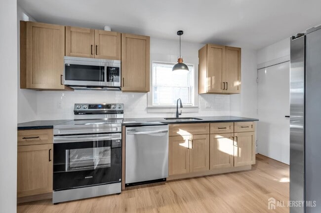 Building Photo - 350 Bergen St