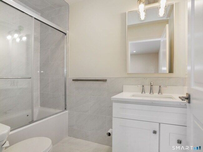 Building Photo - 6 Beacon Square