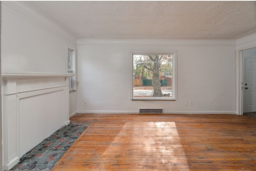 Building Photo - 15411 Seymour St