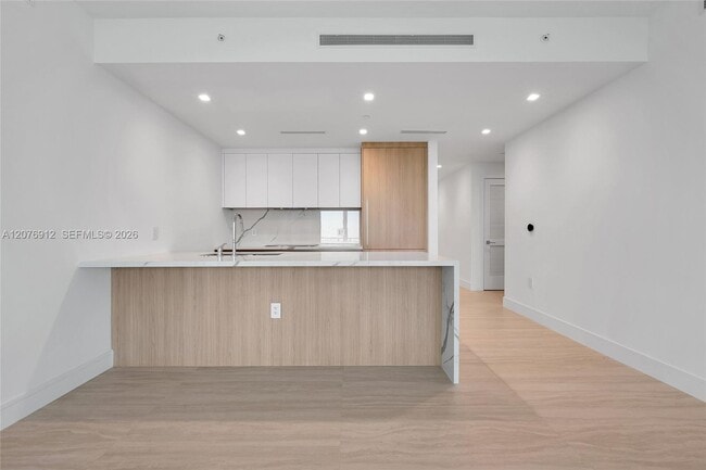 Building Photo - 2411 Laguna Cir