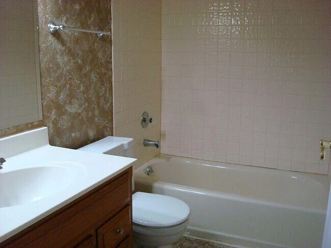 Building Photo - 2252 N Baldwin Way