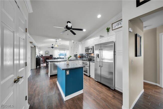 Building Photo - 1811 NE 5th Terrace